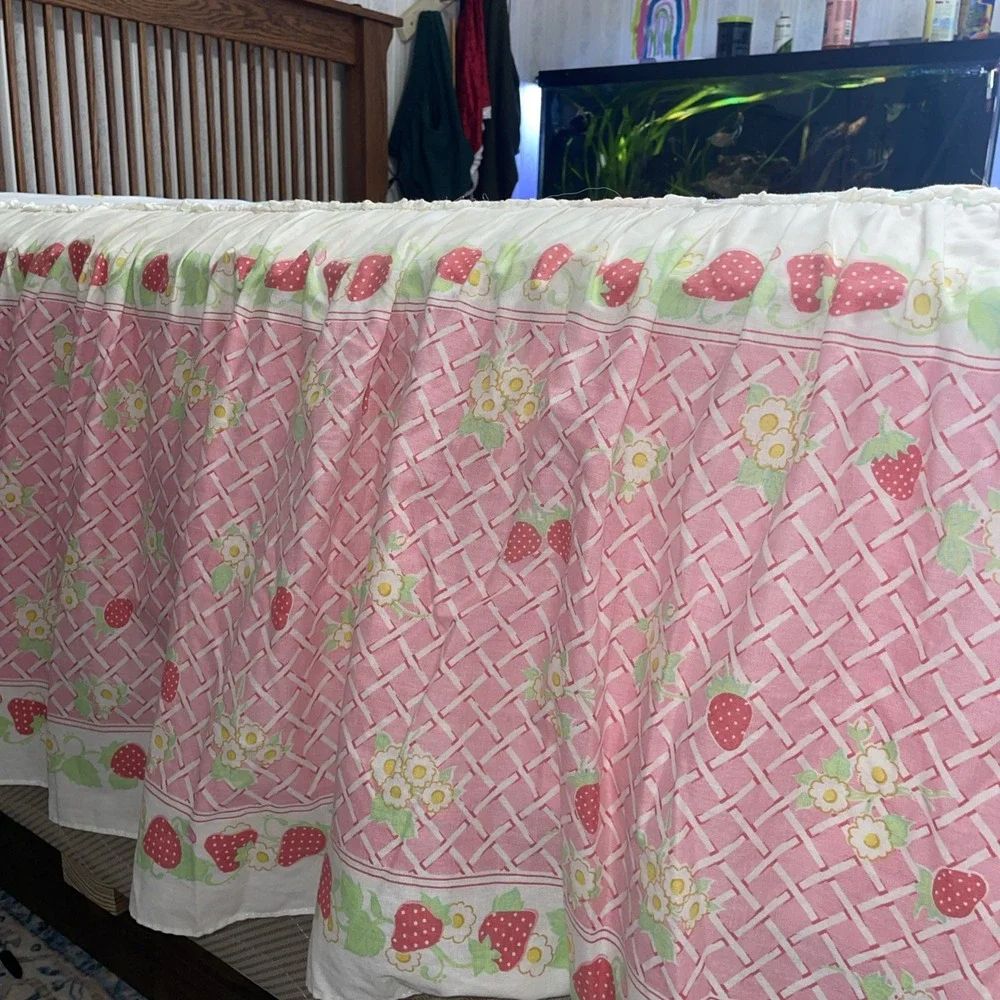 Vintage Strawberry Shortcake Vintage‎ X-LG Full Quilted Bed Spread Cover Ruffled